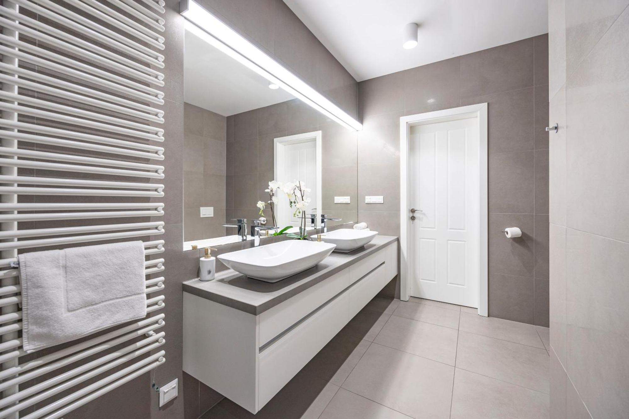 Stylish & Spacious Central Suite By Prestige Homes ブダペスト エクステリア 写真