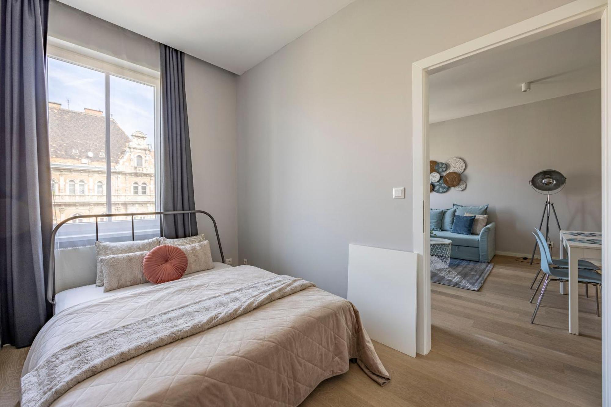 Stylish & Spacious Central Suite By Prestige Homes ブダペスト エクステリア 写真